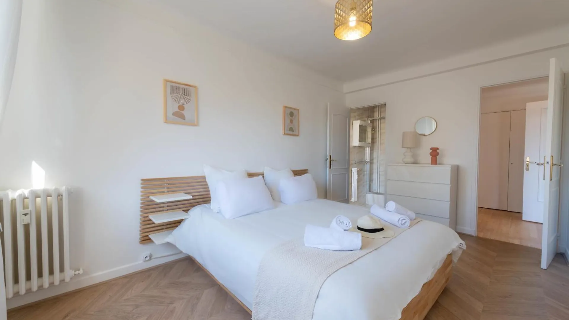 Spacious 2-Br Apartment Walk To Beach & City Center Cannes