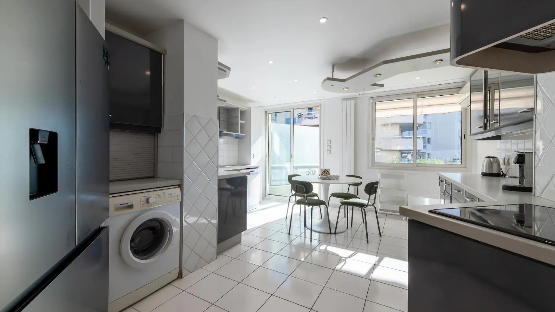 Spacious 2-Br Apartment Walk To Beach & City Center Cannes 0*,
