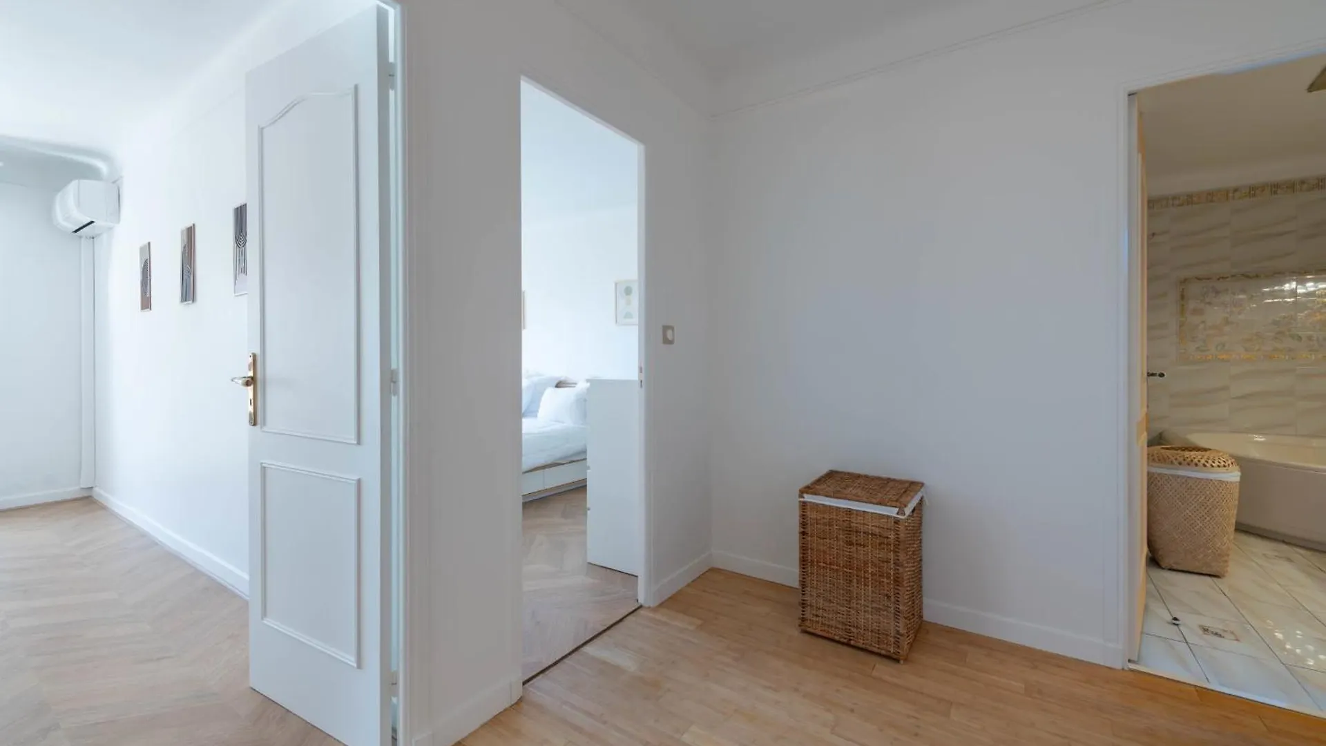 Spacious 2-Br Apartment Walk To Beach & City Center Cannes