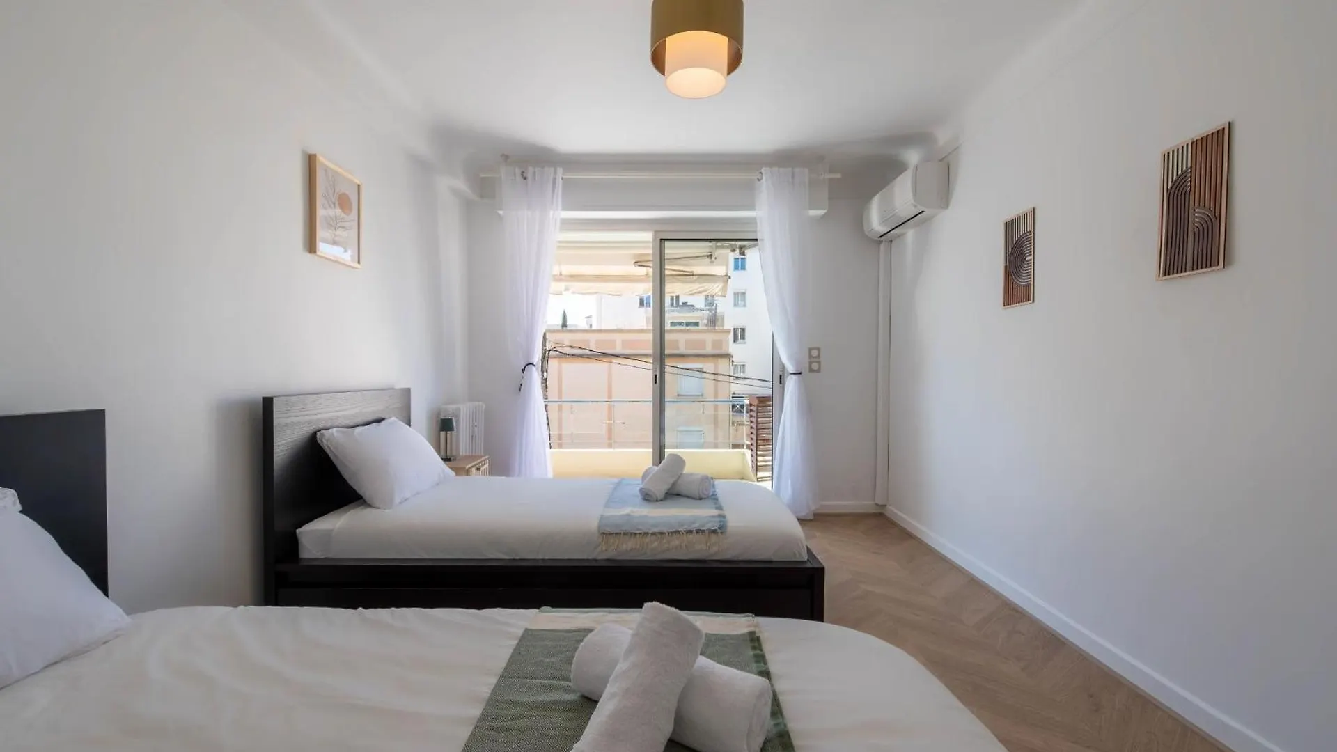 Spacious 2-Br Apartment Walk To Beach & City Center Cannes