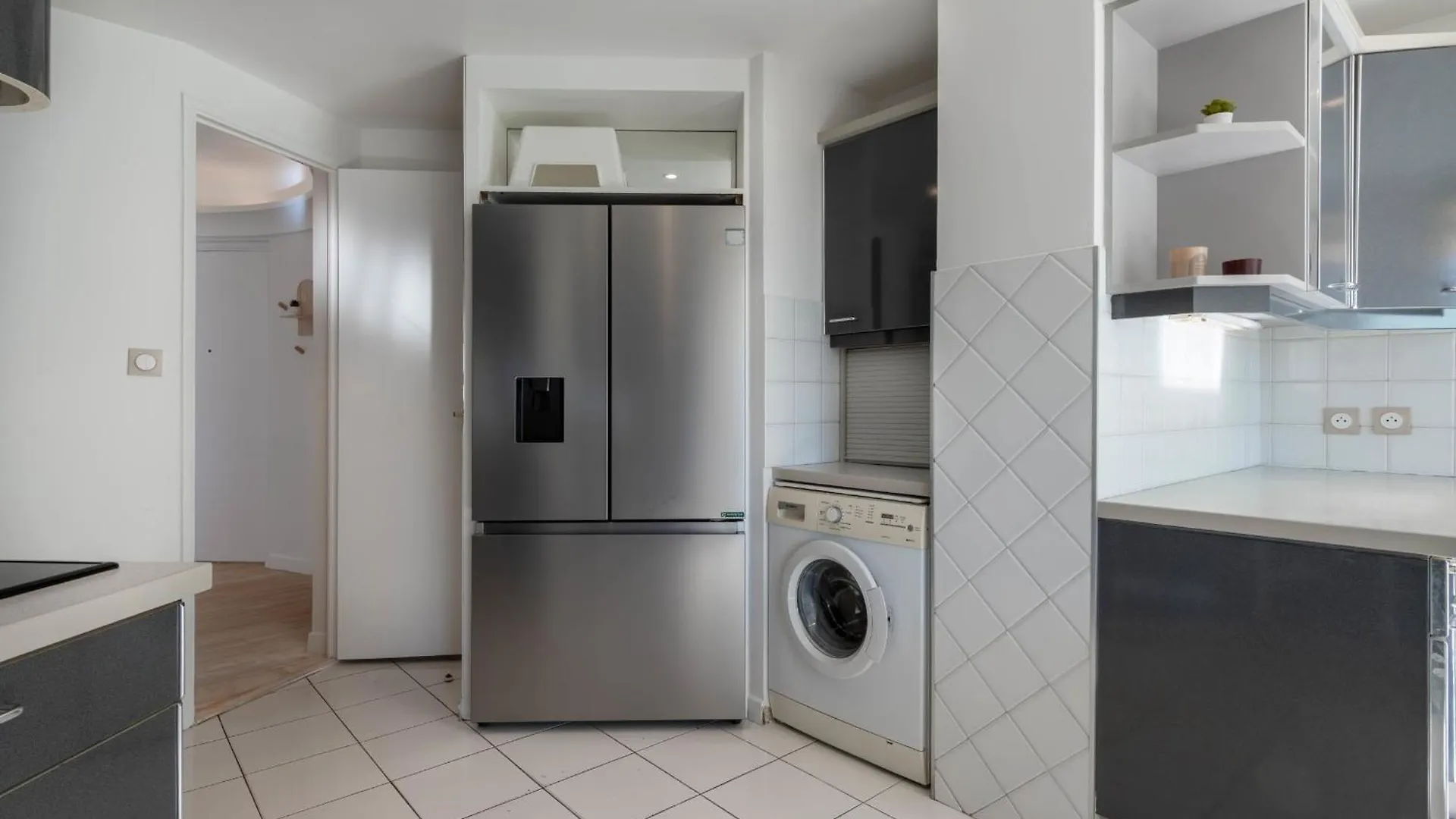 Spacious 2-Br Apartment Walk To Beach & City Center Cannes France