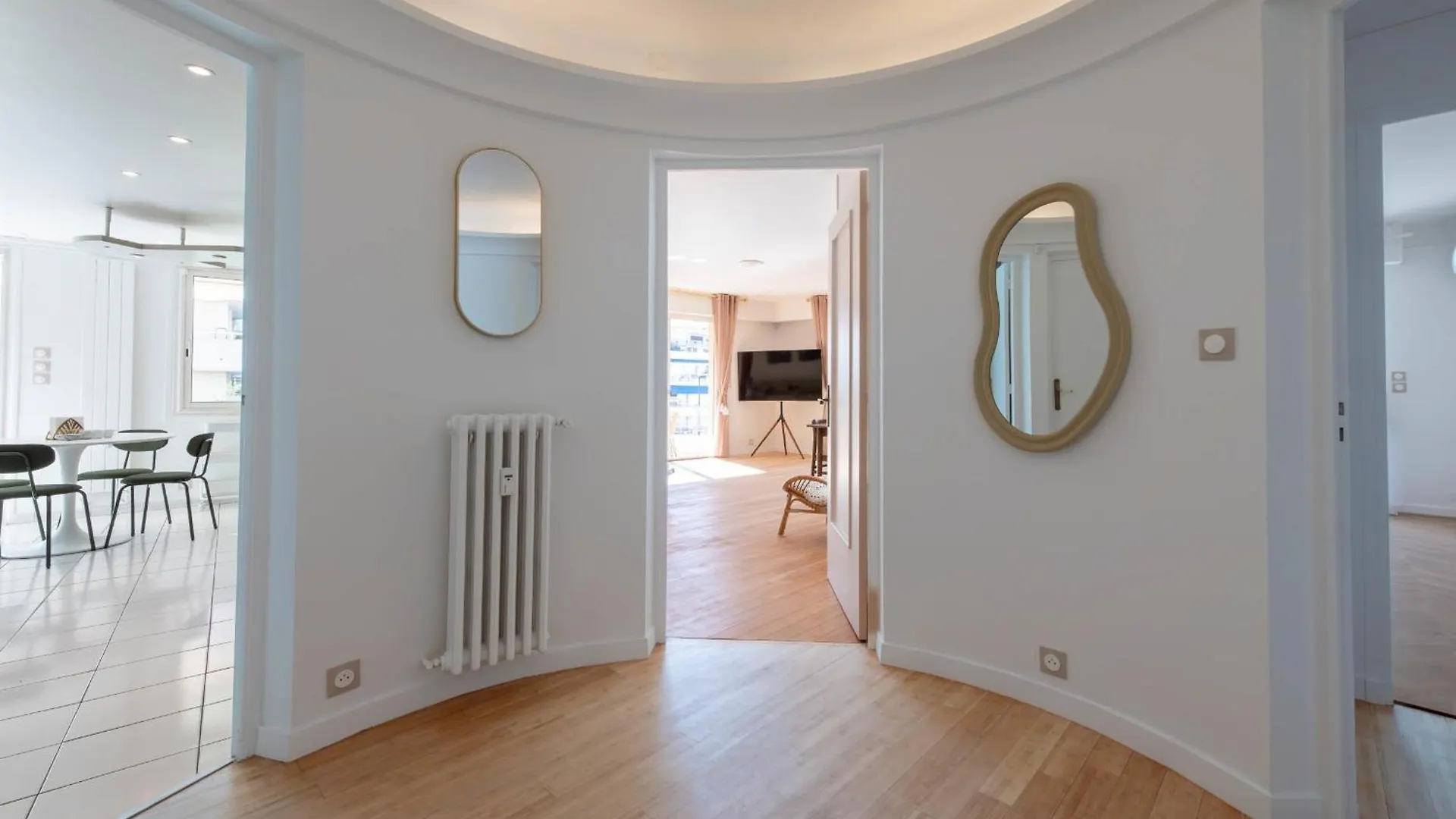 Spacious 2-Br Apartment Walk To Beach & City Center Cannes