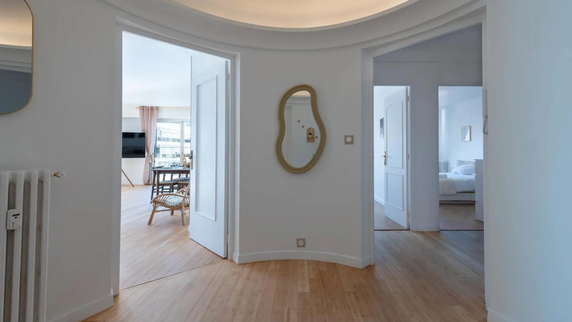 Spacious 2-Br Apartment Walk To Beach & City Center Cannes 0*,