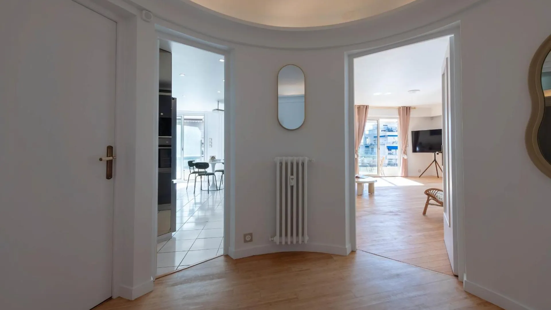 Spacious 2-Br Apartment Walk To Beach & City Center Cannes