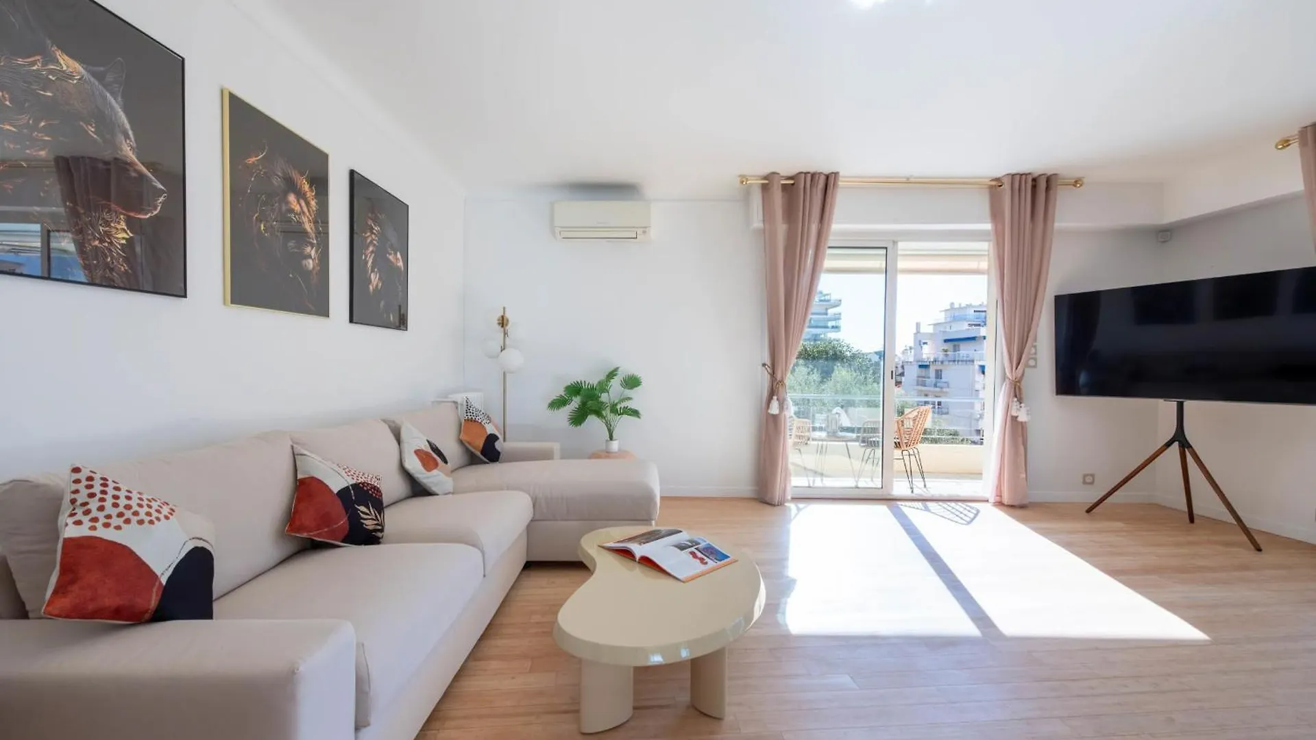 Spacious 2-Br Apartment Walk To Beach & City Center Cannes