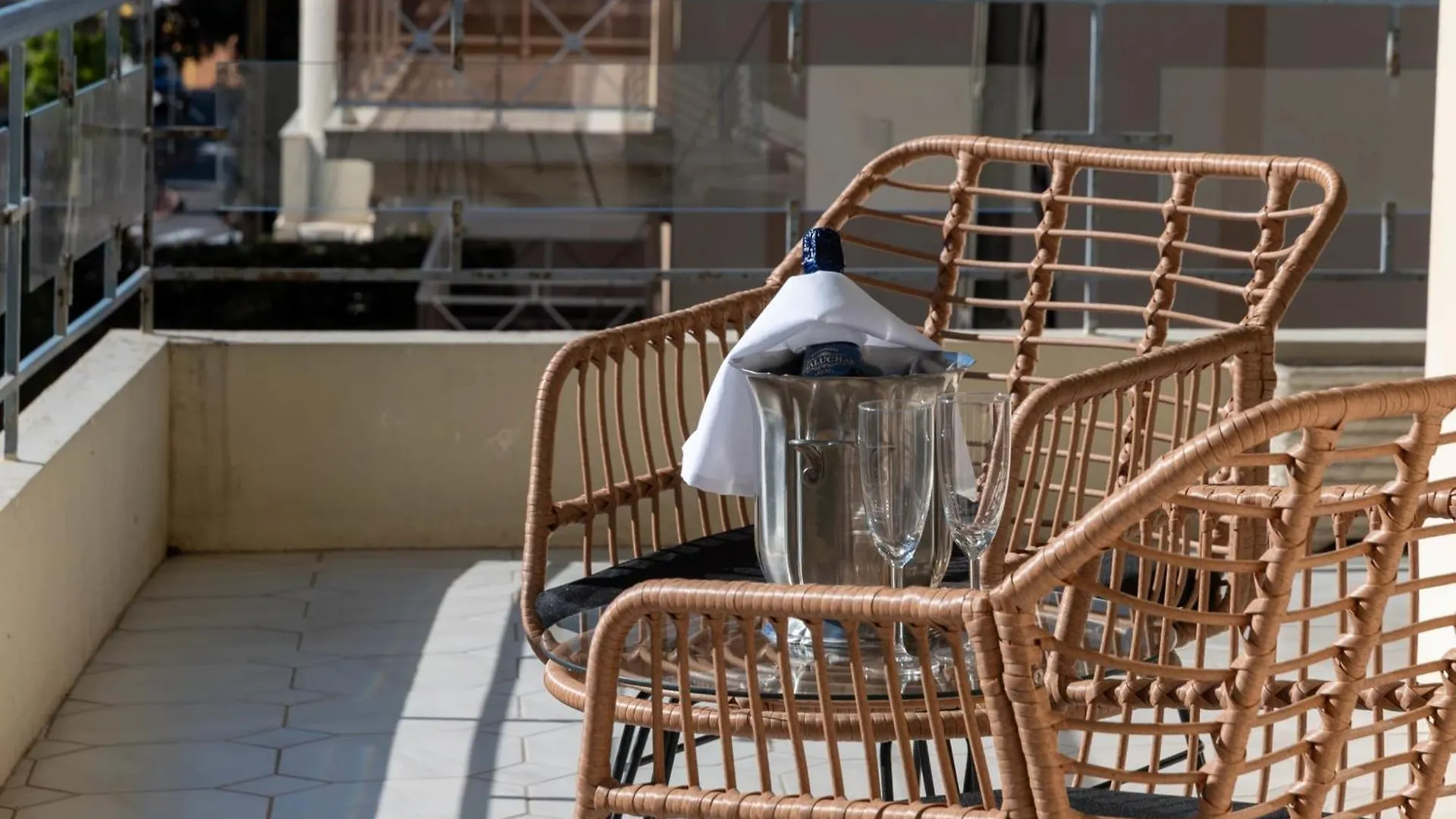 Spacious 2-Br Apartment Walk To Beach & City Center Cannes